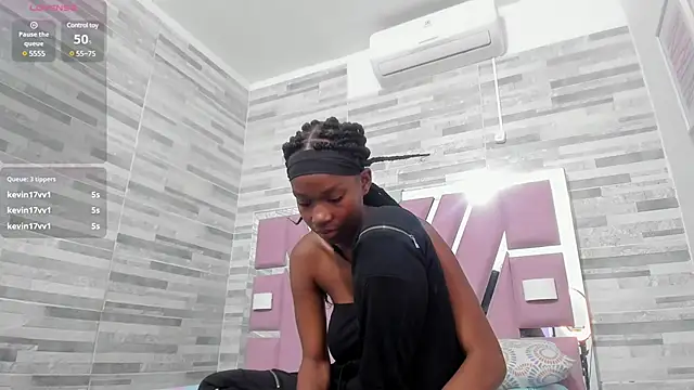 Snapshot of ebony_march chatting on 01-05-25, 06:35 ebony march online show from 01-05-25, 06:35