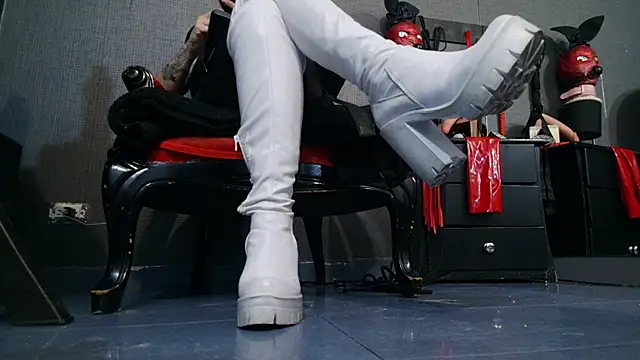 LusstCruella online show from 02-13-25, 05:11