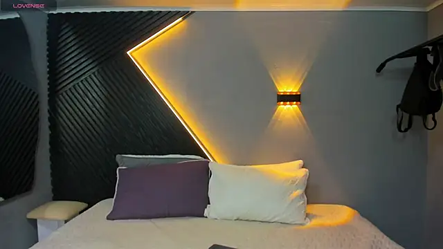 Laia and Aloby online show from 04-14-26, 10:16