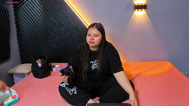 Laia and Aloby online show from 04-21-26, 10:45