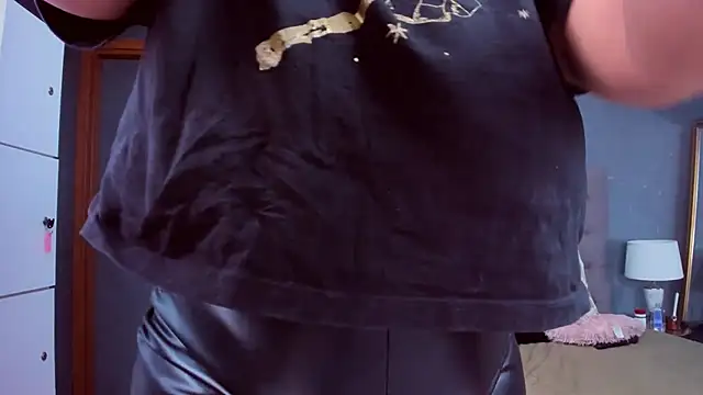 AmyCubes online show from 02-13-25, 02:20