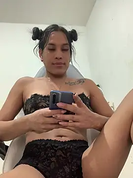 Snapshot of Emiily_Miller chatting on 12-18-24, 08:25 Emiily Miller online show from 12-18-24, 08:25