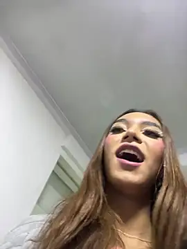 Snapshot of Nikol_Rang__ chatting on 03-05-25, 04:02 Nikol Rang online show from 03-05-25, 04:02
