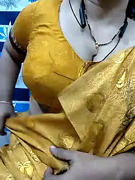 Snapshot of bhuvana555 chatting on 12-17-24, 03:39 bhuvana555 online show from 12-17-24, 03:39