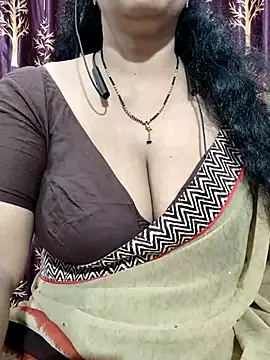 Snapshot of bhuvana555 chatting on 03-06-25, 05:43 bhuvana555 online show from 03-06-25, 05:43
