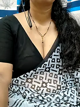Snapshot of bhuvana555 chatting on 03-18-25, 03:09 bhuvana555 online show from 03-18-25, 03:09