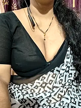 Snapshot of bhuvana555 chatting on 03-21-25, 06:18 bhuvana555 online show from 03-21-25, 06:18