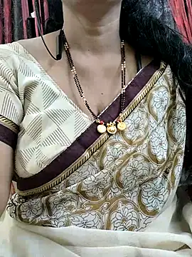 Snapshot of bhuvana555 chatting on 09-11-25, 04:45 bhuvana555 online show from 09-11-25, 04:45