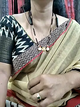 Snapshot of bhuvana555 chatting on 09-12-25, 04:23 bhuvana555 online show from 09-12-25, 04:23