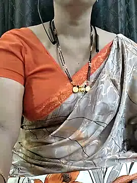 Snapshot of bhuvana555 chatting on 09-28-25, 05:18 bhuvana555 online show from 09-28-25, 05:18