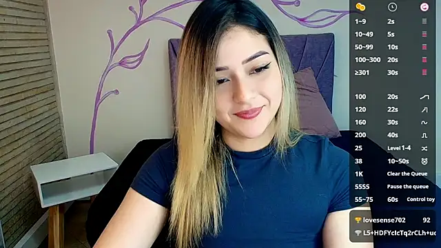 Snapshot of DahliaMoore chatting on 12-04-24, 03:32 DahliaMoore online show from 12-04-24, 03:32