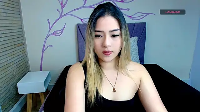 Snapshot of DahliaMoore chatting on 12-11-24, 12:02 DahliaMoore online show from 12-11-24, 12:02