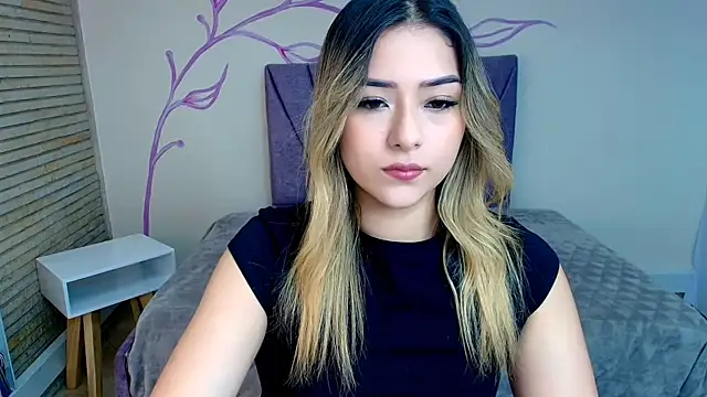 Snapshot of DahliaMoore chatting on 12-13-24, 12:06 DahliaMoore online show from 12-13-24, 12:06