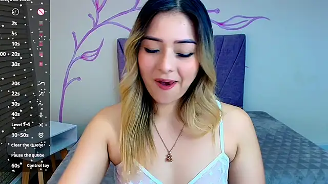 Snapshot of DahliaMoore chatting on 12-14-24, 04:31 DahliaMoore online show from 12-14-24, 04:31