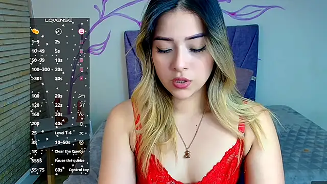 Snapshot of DahliaMoore chatting on 12-19-24, 03:41 DahliaMoore online show from 12-19-24, 03:41