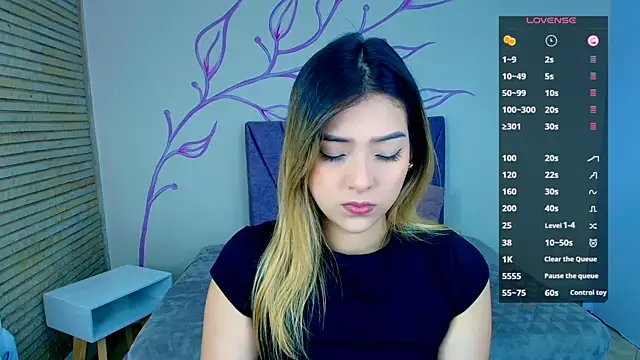 Snapshot of DahliaMoore chatting on 12-21-24, 01:21 DahliaMoore online show from 12-21-24, 01:21