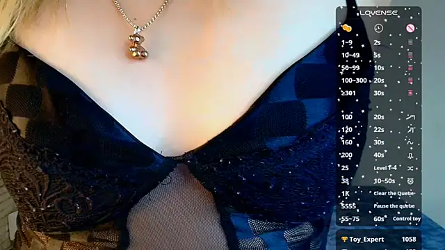 Snapshot of DahliaMoore chatting on 01-04-25, 10:34 DahliaMoore online show from 01-04-25, 10:34
