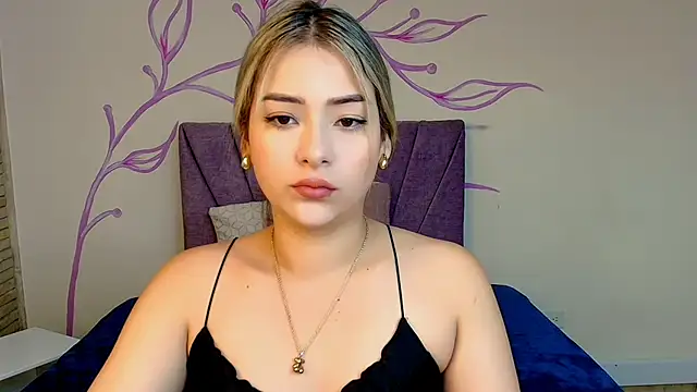Snapshot of DahliaMoore chatting on 01-15-25, 01:52 DahliaMoore online show from 01-15-25, 01:52