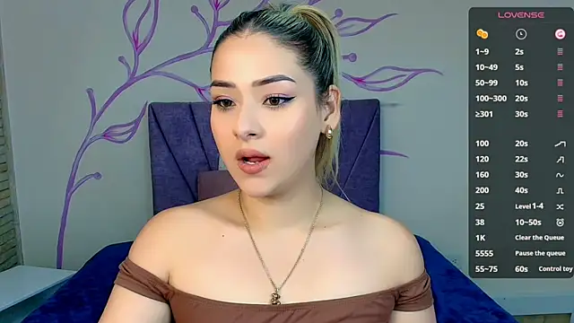 Snapshot of DahliaMoore chatting on 01-18-25, 07:37 DahliaMoore online show from 01-18-25, 07:37