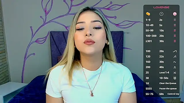 Snapshot of DahliaMoore chatting on 01-20-25, 07:35 DahliaMoore online show from 01-20-25, 07:35