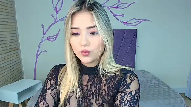 Snapshot of DahliaMoore chatting on 02-04-25, 08:17 DahliaMoore online show from 02-04-25, 08:17