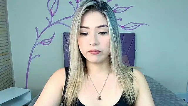 Snapshot of DahliaMoore chatting on 02-05-25, 07:42 DahliaMoore online show from 02-05-25, 07:42