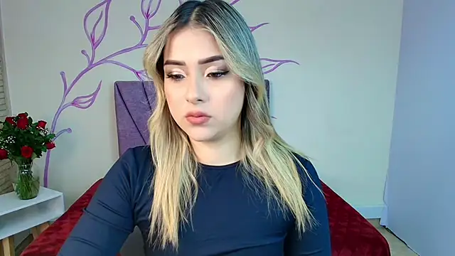 Snapshot of DahliaMoore chatting on 02-20-25, 07:41 DahliaMoore online show from 02-20-25, 07:41