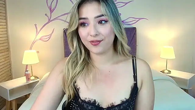 Snapshot of DahliaMoore chatting on 03-09-25, 06:17 DahliaMoore online show from 03-09-25, 06:17