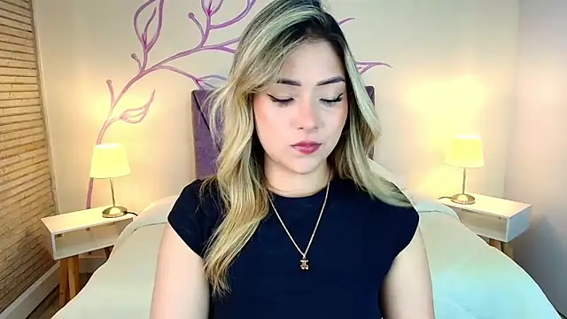 Snapshot of DahliaMoore chatting on 03-23-25, 12:47 DahliaMoore online show from 03-23-25, 12:47