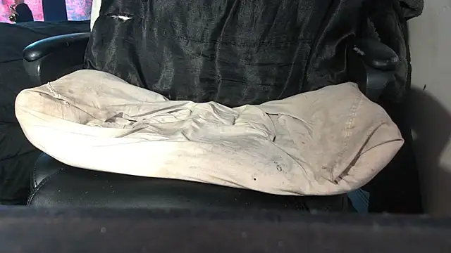 Snapshot of RickStone51 chatting on 01-10-26, 04:53 RickStone51 online show from 01-10-26, 04:53