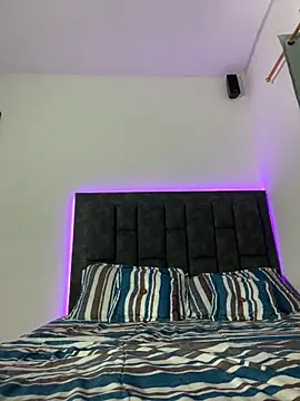 Snapshot of IssabellaLopez chatting on 12-20-25, 04:25 IssabellaLopez online show from 12-20-25, 04:25