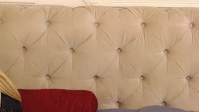 SarahLynz online show from 02-11-25, 12:27