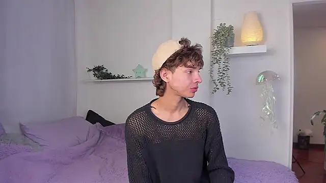 Snapshot of santy-kitty chatting on 01-15-26, 01:32 santy-kitty online show from 01-15-26, 01:32