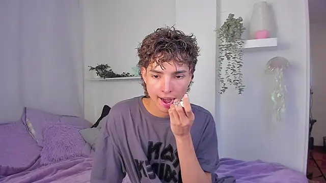 Snapshot of santy-kitty chatting on 01-18-26, 01:09 santy-kitty online show from 01-18-26, 01:09