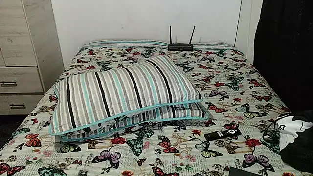 Snapshot of gissel13 chatting on 03-21-25, 02:39 gissel13 online show from 03-21-25, 02:39