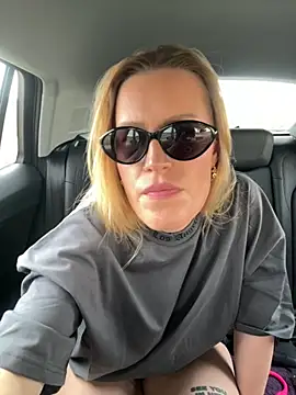 Sissy-Bee online show from 10-19-25, 02:29