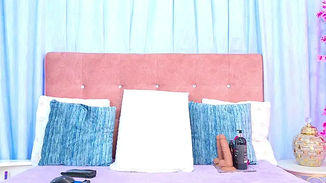 AlliciaKim online show from 10-19-25, 07:14