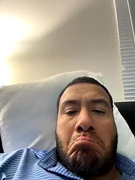 Snapshot of elamante03 chatting on 09-10-25, 04:01 elamante03 online show from 09-10-25, 04:01