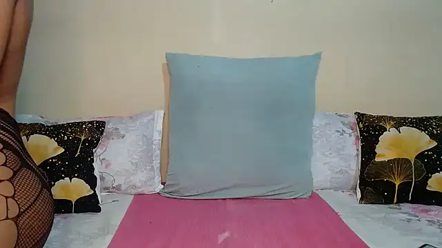 Snapshot of DiamondLuv29 chatting on 06-27-26, 02:27 DiamondLuv29 online show from 06-27-26, 02:27