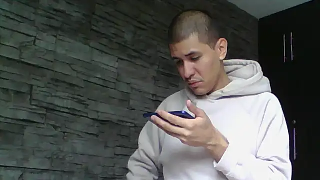 Snapshot of Sexylatin64 chatting on 06-10-26, 03:22 Sexylatin64 online show from 06-10-26, 03:22