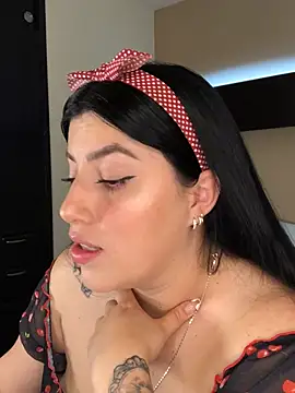 Snapshot of Bantonia chatting on 12-19-24, 03:30 Bantonia online show from 12-19-24, 03:30