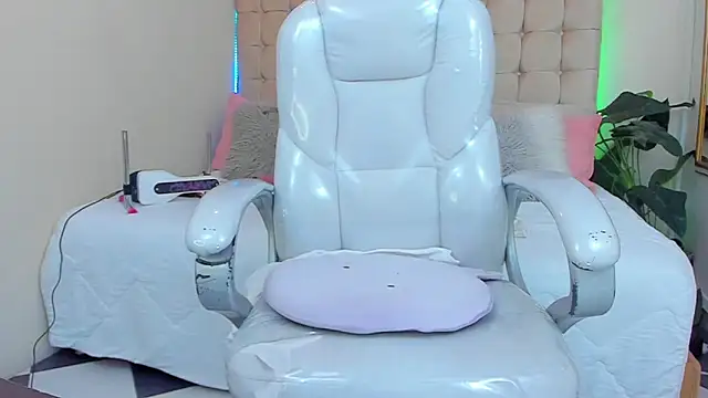 Snapshot of Redhot_chilipeppers chatting on 03-13-25, 09:54 Redhot chilipeppers online show from 03-13-25, 09:54