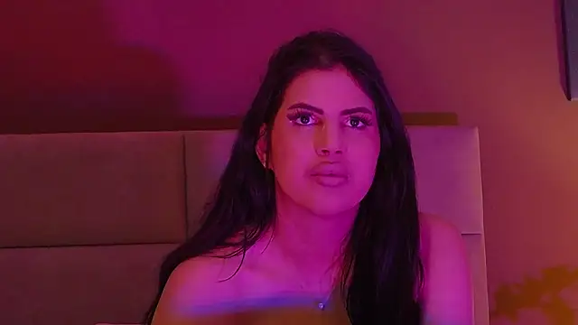 Snapshot of GiuliaHarvey chatting on 02-02-25, 06:15 GiuliaHarvey online show from 02-02-25, 06:15