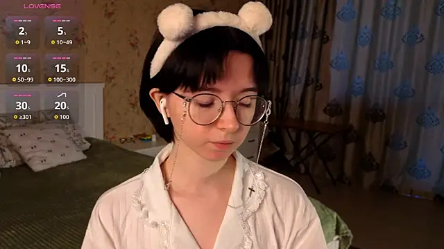 Snapshot of Nora_Failure chatting on 10-25-25, 08:55 Nora Failure online show from 10-25-25, 08:55