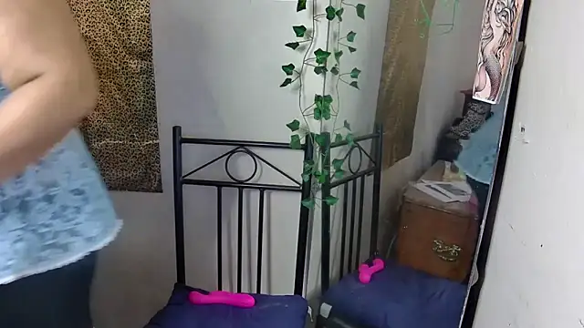 GoddessLorenaTheeSiren online show from 10-07-25, 08:55