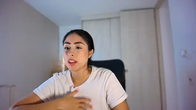 auroracaruso11 online show from 07-24-26, 07:01
