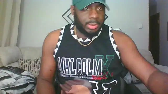 Snapshot of Stayinalive1992 chatting on 02-12-26, 01:33 Stayinalive1992 online show from 02-12-26, 01:33