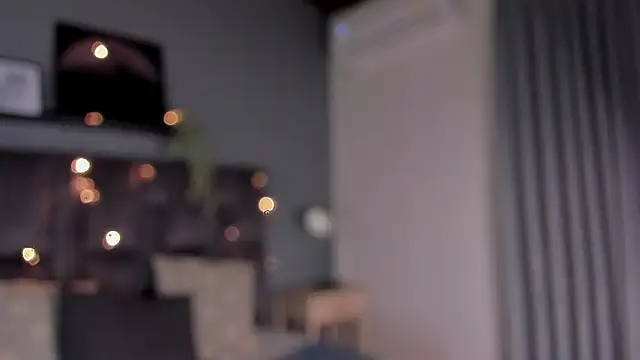 ParisFox  online show from 02-12-26, 07:42