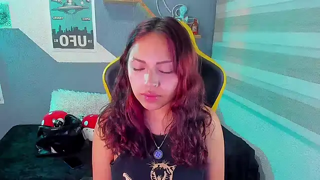 Liittleluaa  online show from 10-21-25, 01:45