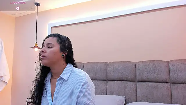 Dilan y Mia online show from 12-15-24, 01:43